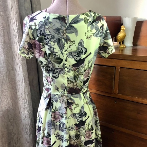 Gorgeous tea length floral dress - Picture 2 of 7